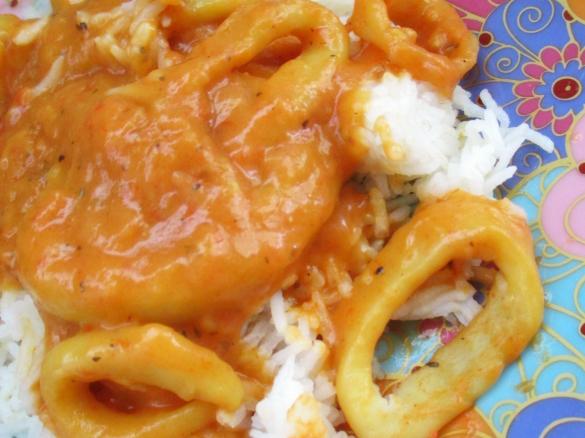 Argolas de lulas com molho aurora