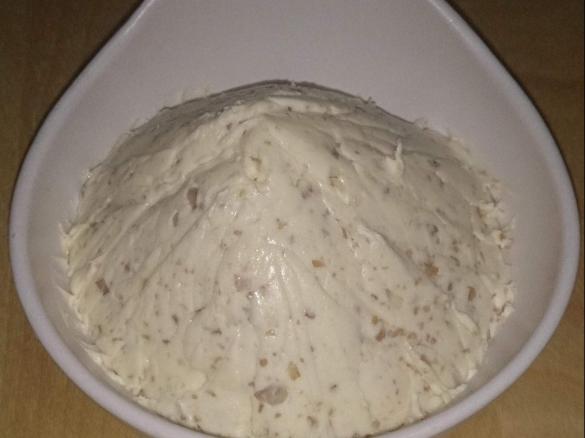 MANTEIGA COM CASTANHAS E FLOR DE SAL