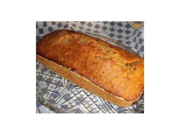 Bolo de Alperces dourados com sementes de papoila e avelã