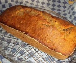 Bolo de Alperces dourados com sementes de papoila e avelã