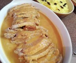 Lombo de porco de especiarias e arroz de açafrão com pedaços de ameixa seca