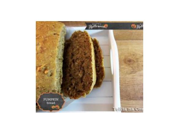 Halloween | pão de abóbora com especiarias e pistáchio