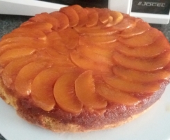 Bolo de pêssego invertido