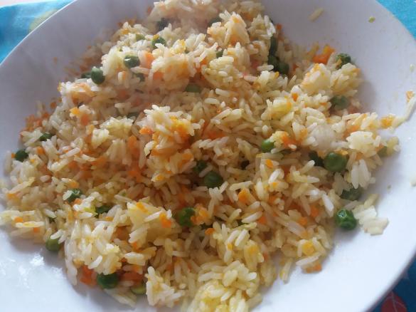 Arroz de cenoura e ervilhas