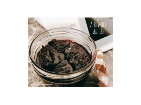 Doce de cereja e cravinho