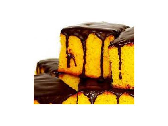 Bolo de cenoura e coco com cobertura de chocolate