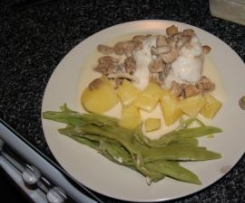 Filetes de linguado com molho de vinho e cogumelos