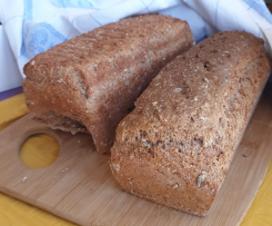 Pão escuro de várias Sementes