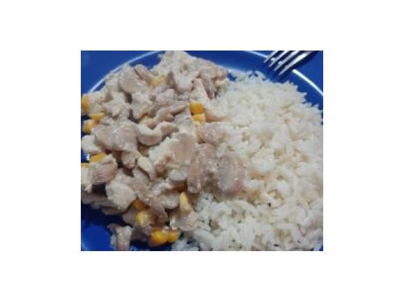 Strogonoff de frango com cogumelos