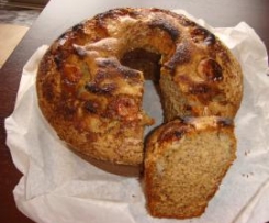 Bolo de banana e canela com crosta de açucar
