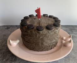 Bolo de Chocolate com Cobertura de Oreo