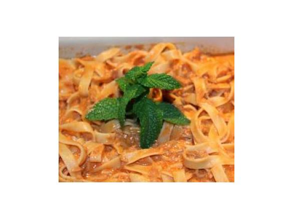 MOLHO DE TOMATE E NATAS COM ATUM