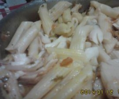 Peixe com massa de macarrão