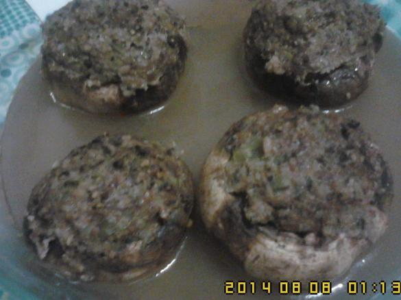 cogumelos rechiados á maneira a vapor