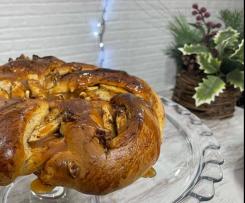 Bolo-rei de maçãs, nozes e caramelo