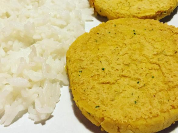 Hamburgueres vegan de grão e caril