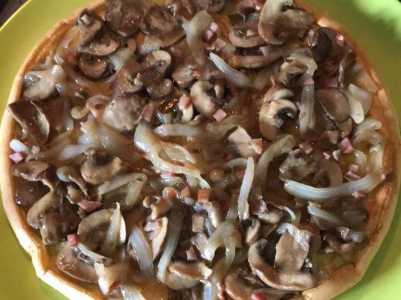 Omelete fofa de cogumelos e bacon