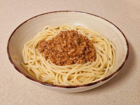 *ESPARGUETE À BOLONHESA *