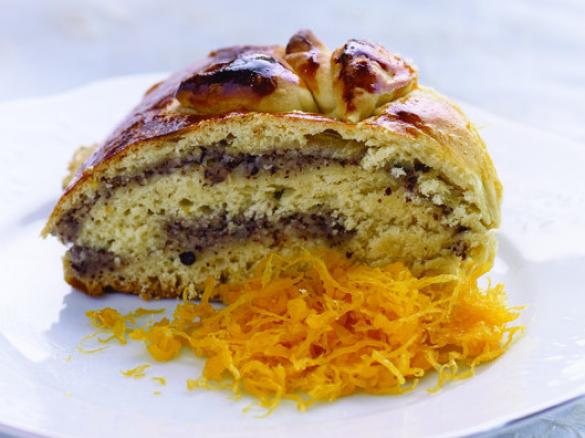  Folar de Páscoa com recheio de Avelãs