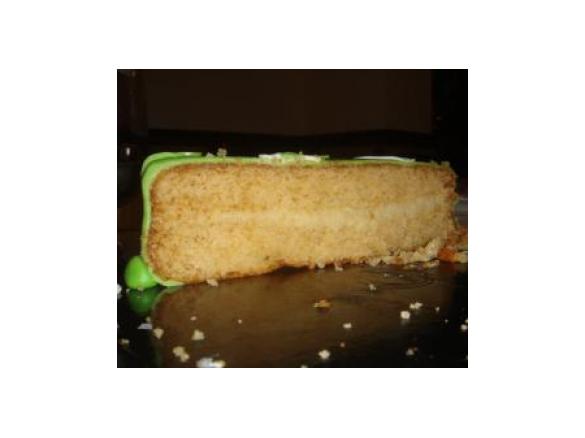 Bolo de baunilha com recheio de leite condensado e coco