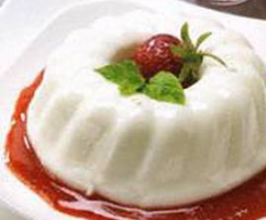 Panna Cotta com molho de morango