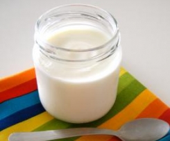 Iogurte de aroma de baunilha e leite condensado