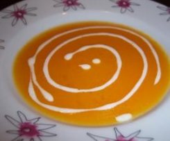 Creme de abóbora com espiral de iogurte natural e canela! 