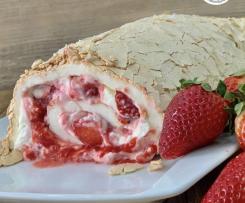 Torta merengada com chantilly e morango