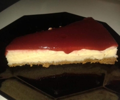 CHEESECAKE DE CHOCOLATE BRANCO E MORANGOS