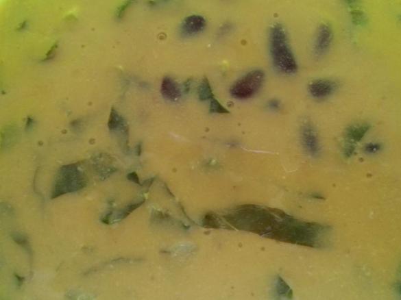 Sopa de feijão com couve portuguesa