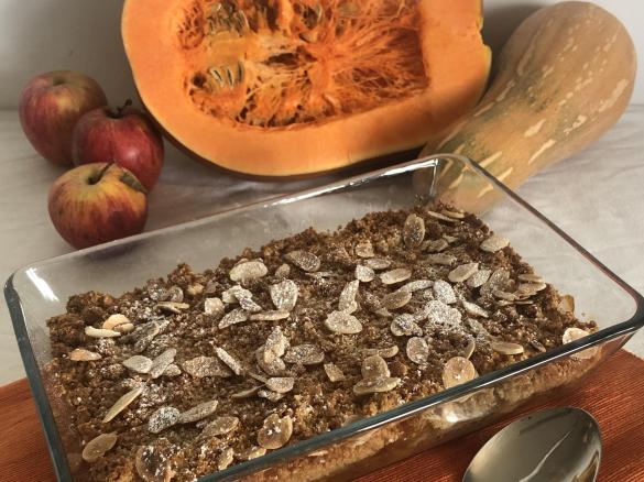 Crumble de abóbora, maçã e amêndoa