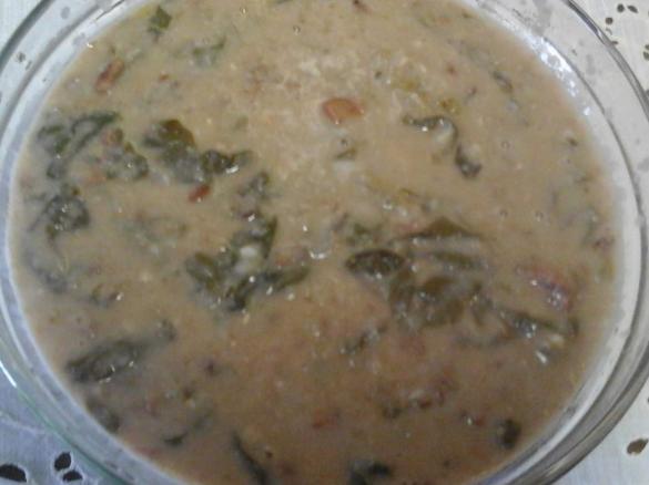 Sopa de feijão com  nabiças 