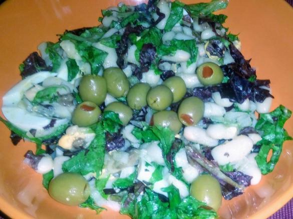 Salada de feijão branco com anchovas
