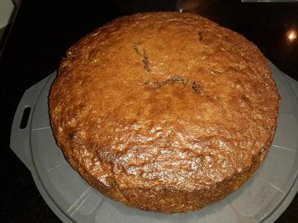 Bolo de água-mel com maçã e canela