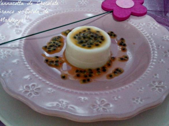 Pannacotta  de chocolate branco e calda de maracuja