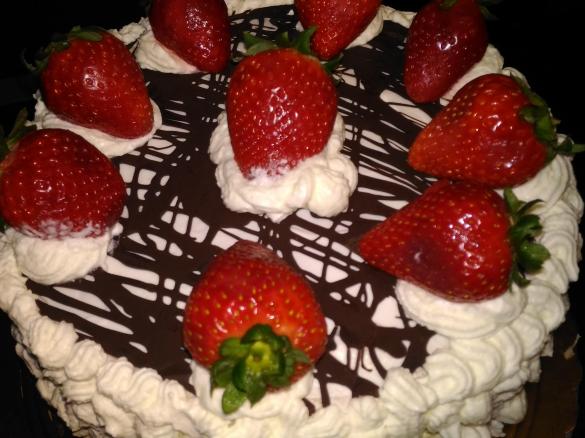 Bolo de chantilly com morangos