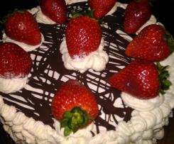 Bolo de chantilly com morangos