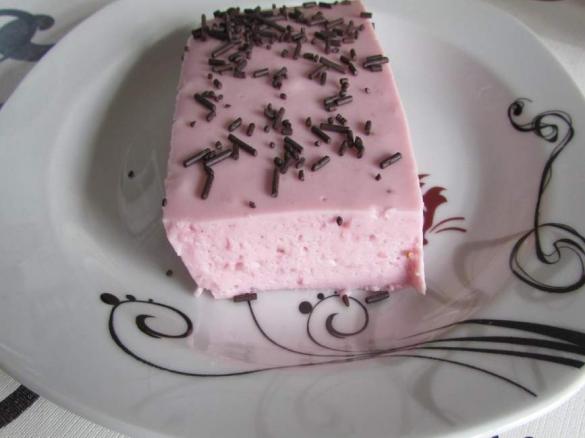 SEMI-FRIO RÁPIDO DE MORANGO 