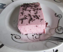 SEMI-FRIO RÁPIDO DE MORANGO 