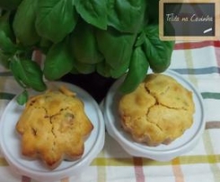 bôla de linguiça, feta e manjericão