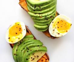 Torradas de Batata Doce com Ovo e Abacate