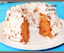 Bolo de queijo fresco e canela com glacé