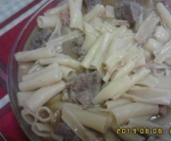 Carne de vaca com macarrão