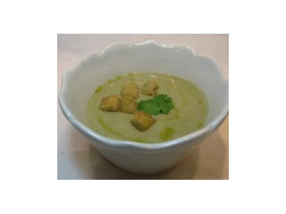 Sopa de favas com coentros