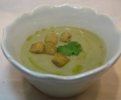 Sopa de favas com coentros