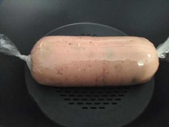 Mortadela de peru com azeitonas verdes