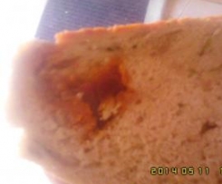 Pão com linguiça picante e sementes