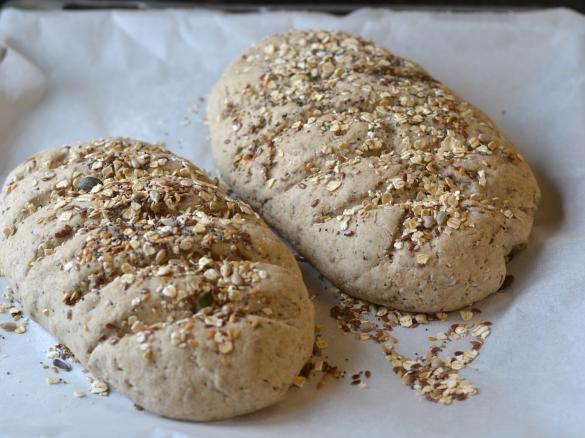 Pão integral com sementes