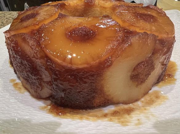 Bolo de ananás caramelizado