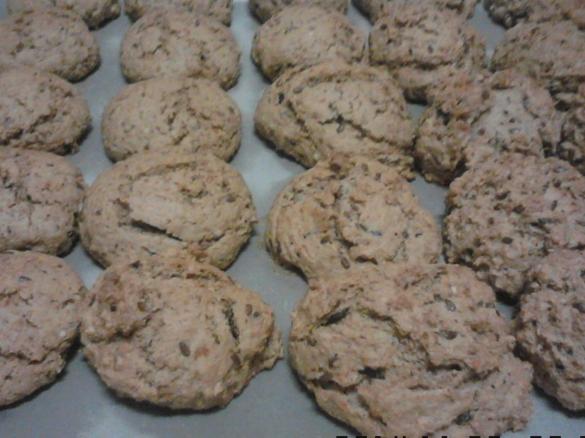 Bolinhos com espinafres,cenoura,sementes.